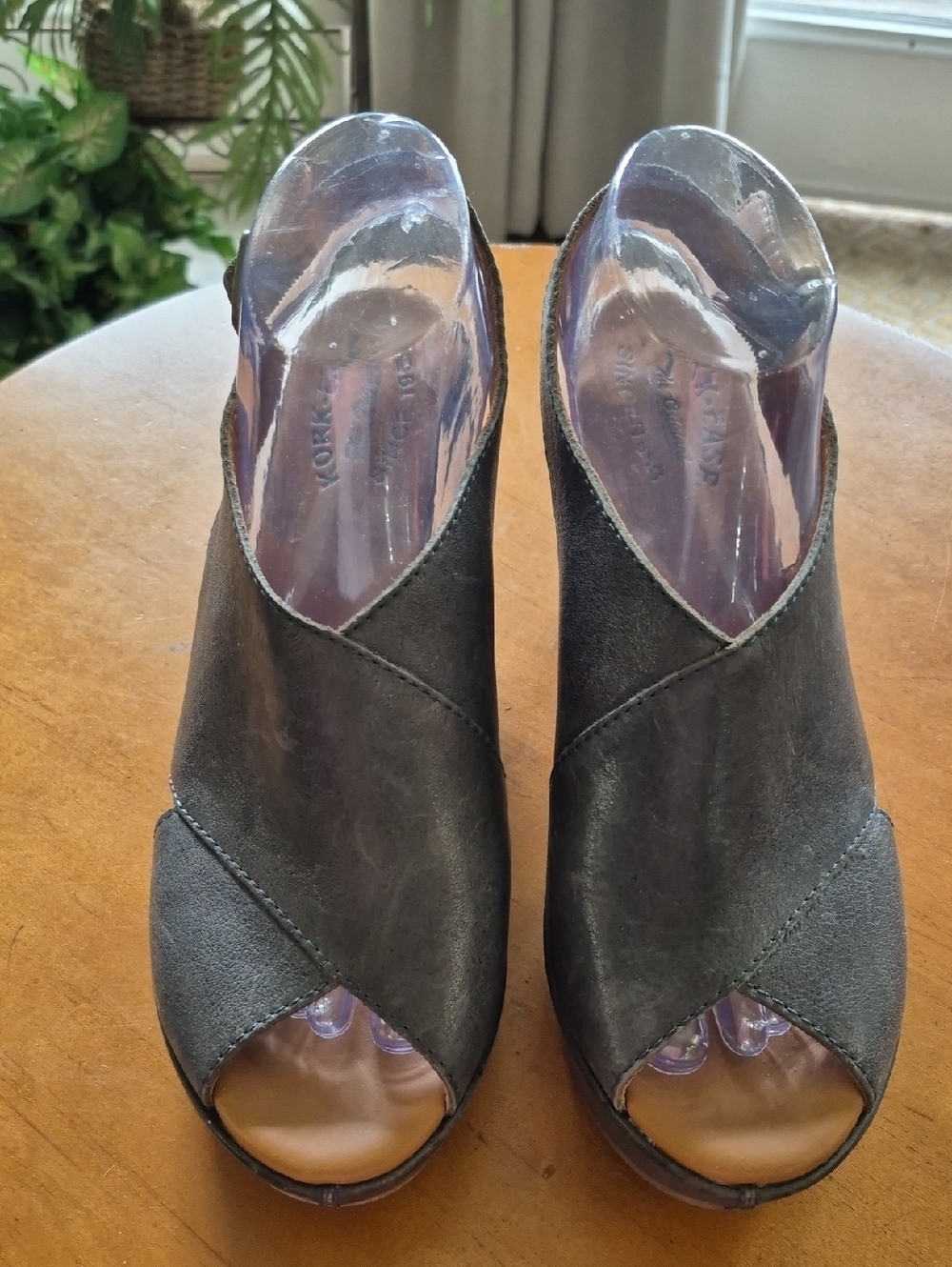 Kork-Ease Gray Platform Sandal with Buckle Strap. Size 9. - Picture 3 of 12